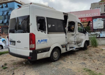 Bağcılar'da iki servis çarpıştı: 5 yaralı