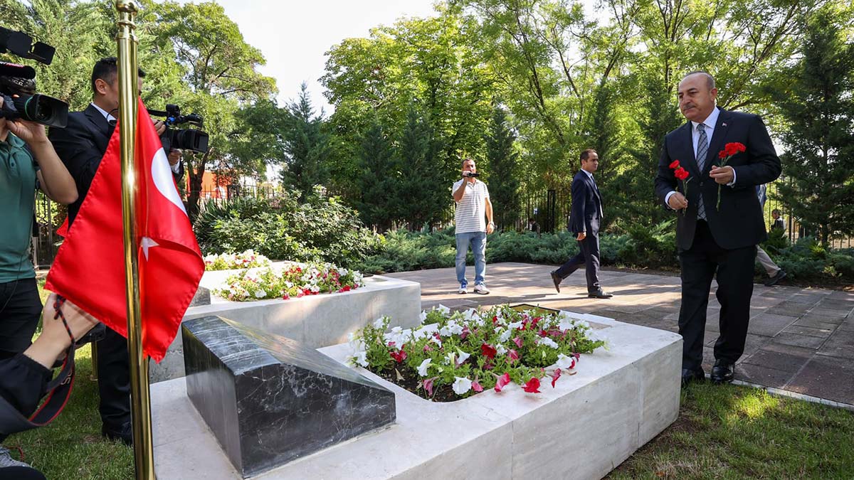 Bakan Çavuşoğlu'ndan Ermenistan'a uyarı