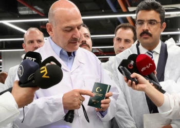 Bakan Soylu, yerli ve mili pasaportu tanıttı