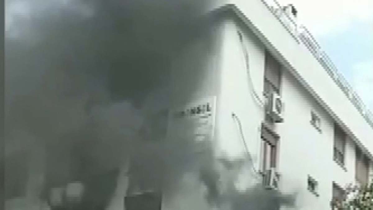 Bakırköy'de güzellik merkezinde yangın