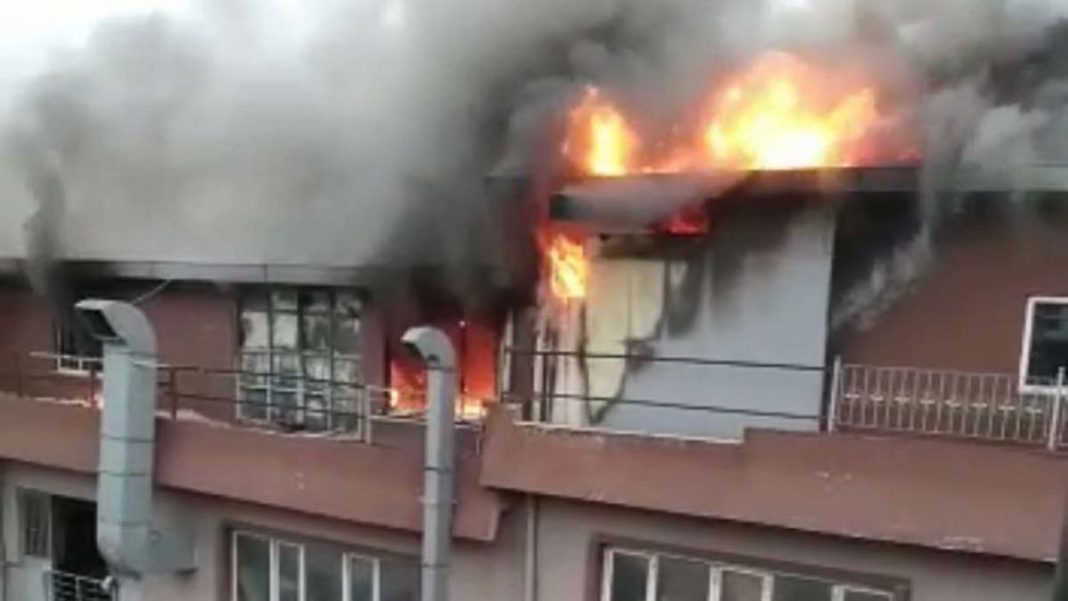 Başakşehir Çorapçılar Sanayi Sitesi'nde yangın