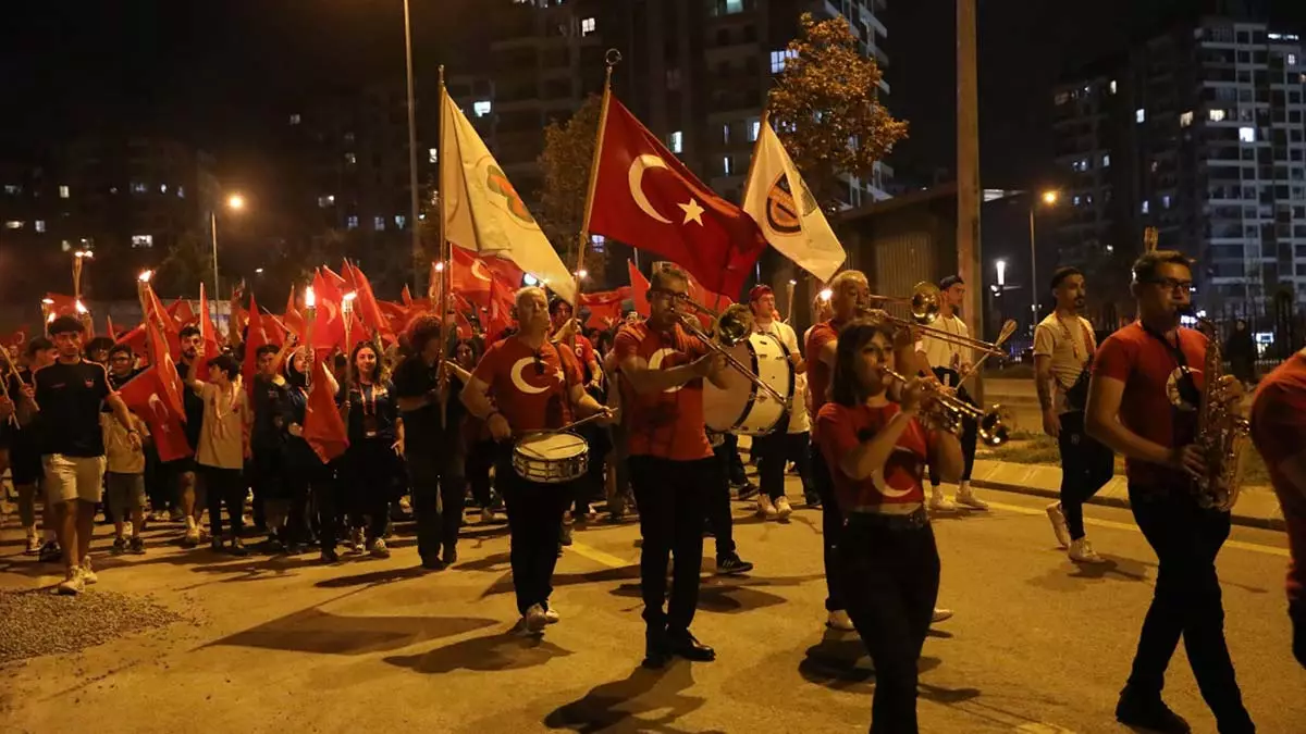 Başakşehir'de 'zafer kampı ve i̇zcilik yürüyüşü'