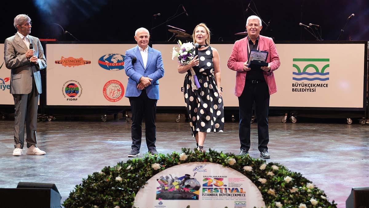 Basın ve sanat ödülleri sahiplerini buldu