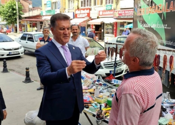 'Başka partiye geçen milletvekili istifa etmeli'