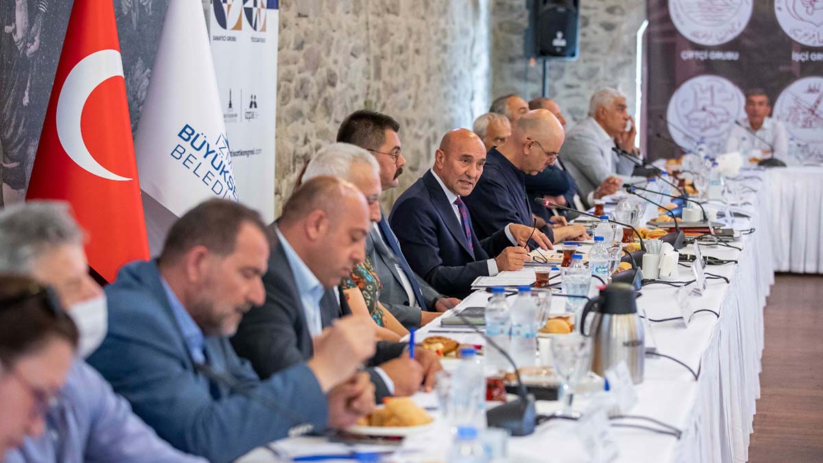 Başkan Soyer tarihi İktisat Kongresi'ne katıldı