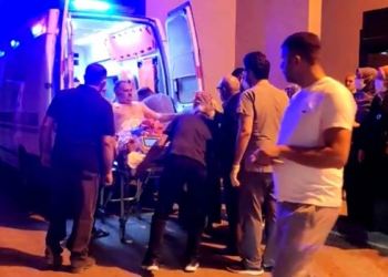 Bıçaklı sopalı yol verme kavgası: 3 yaralı