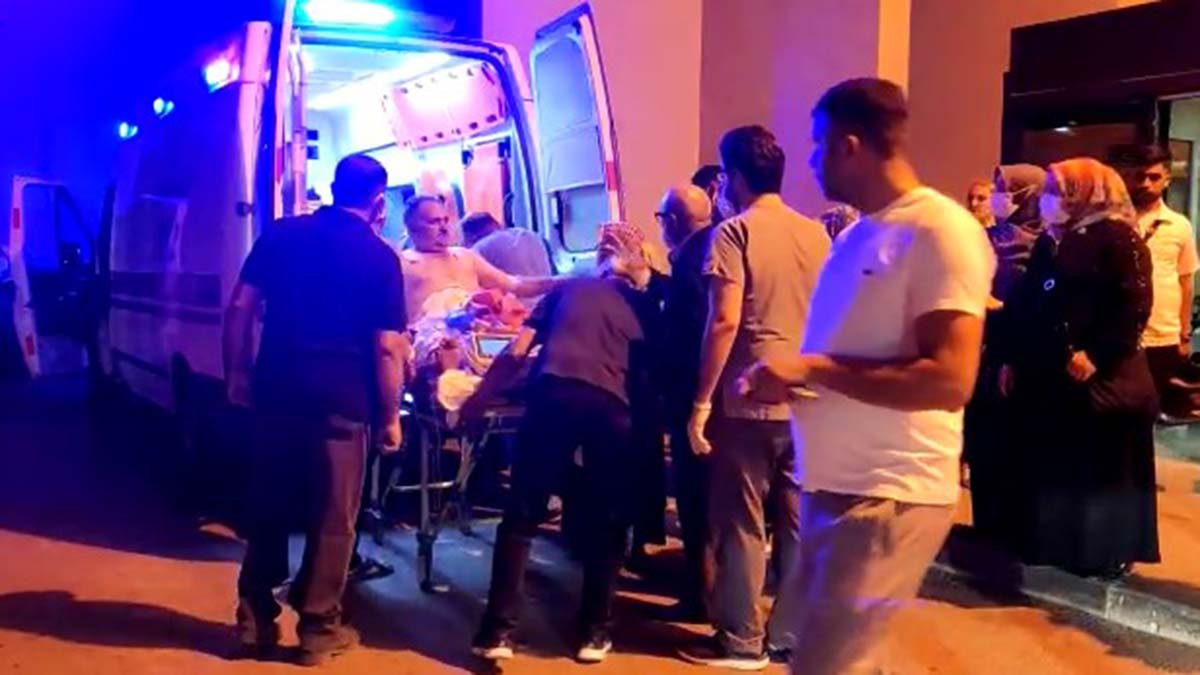 Bıçaklı sopalı yol verme kavgası: 3 yaralı