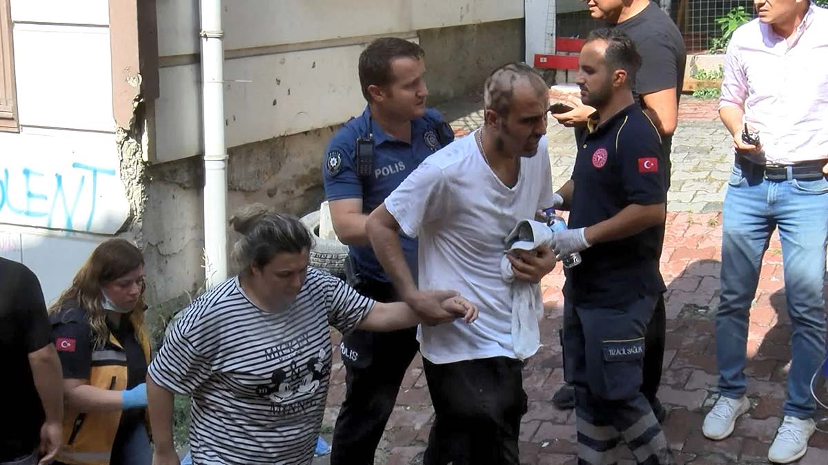 Binada çıkan yangında mahsur kalanlar kurtarıldı  