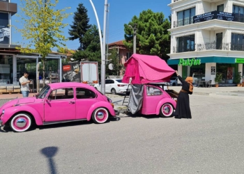 Bir tam bir yarım vosvos ile karavan yaptılar