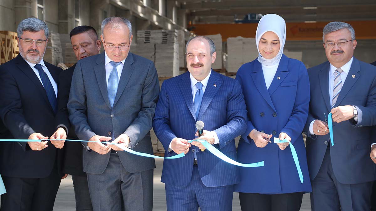 Birileri yaptığımız işlere kulp takmaya çalışıyor