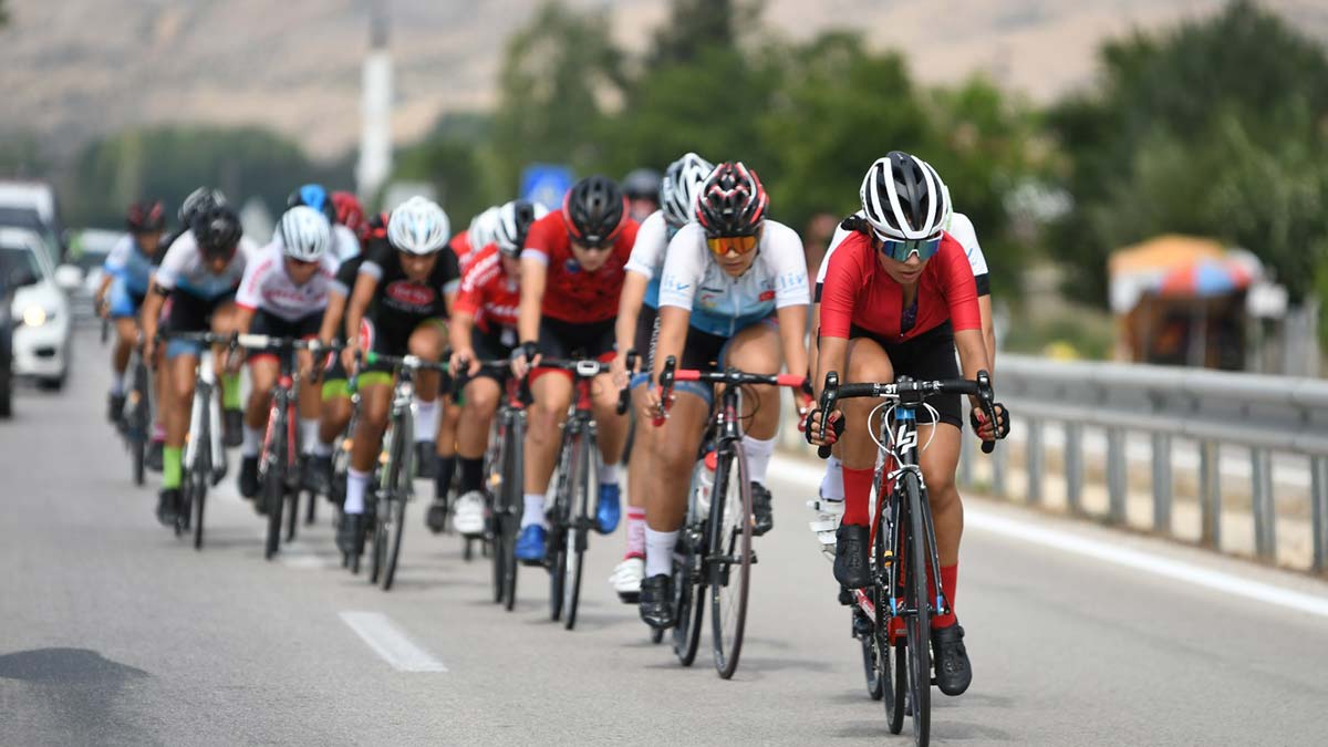 Bisiklet puanlı yol yarışları Tokat'ta başladı