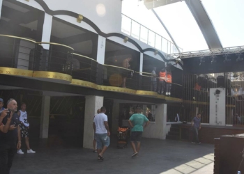 Bodrum'da ruhsatsız eğlence mekanı yıkılıyor