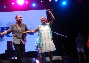 Bora Duran Şile Bezi Kültür ve Sanat Şenliği’nde konser verdi