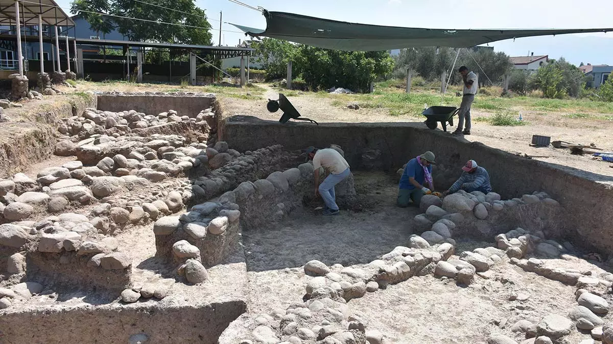 Bornovada 5 bin yillik mermer idol bulundu - yerel haberler - haberton