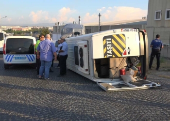 Bursa'da işçilerin minibüsü çarpıştı: 8 yaralı