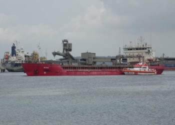 Çanakkale'de karaya oturan kargo gemisi kurtarıldı