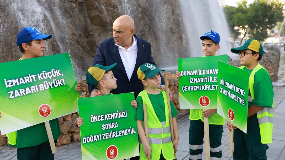 Çevreci minik sokak süpürgecileri sahaya indi