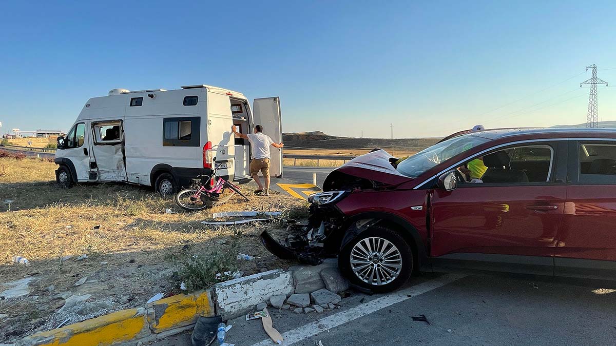 Cip ile karavan çarpıştı