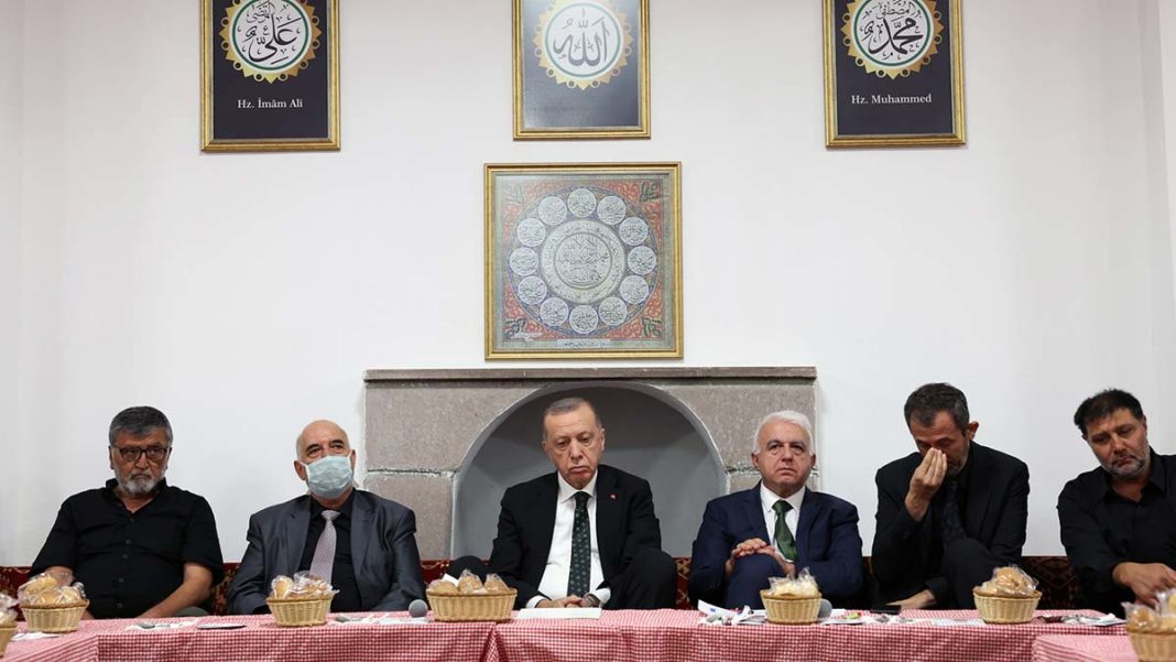 Cumhurbaşkanı Erdoğan, Cemevi'nde iftar yaptı