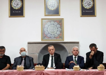 Cumhurbaşkanı Erdoğan, Cemevi'nde iftar yaptı