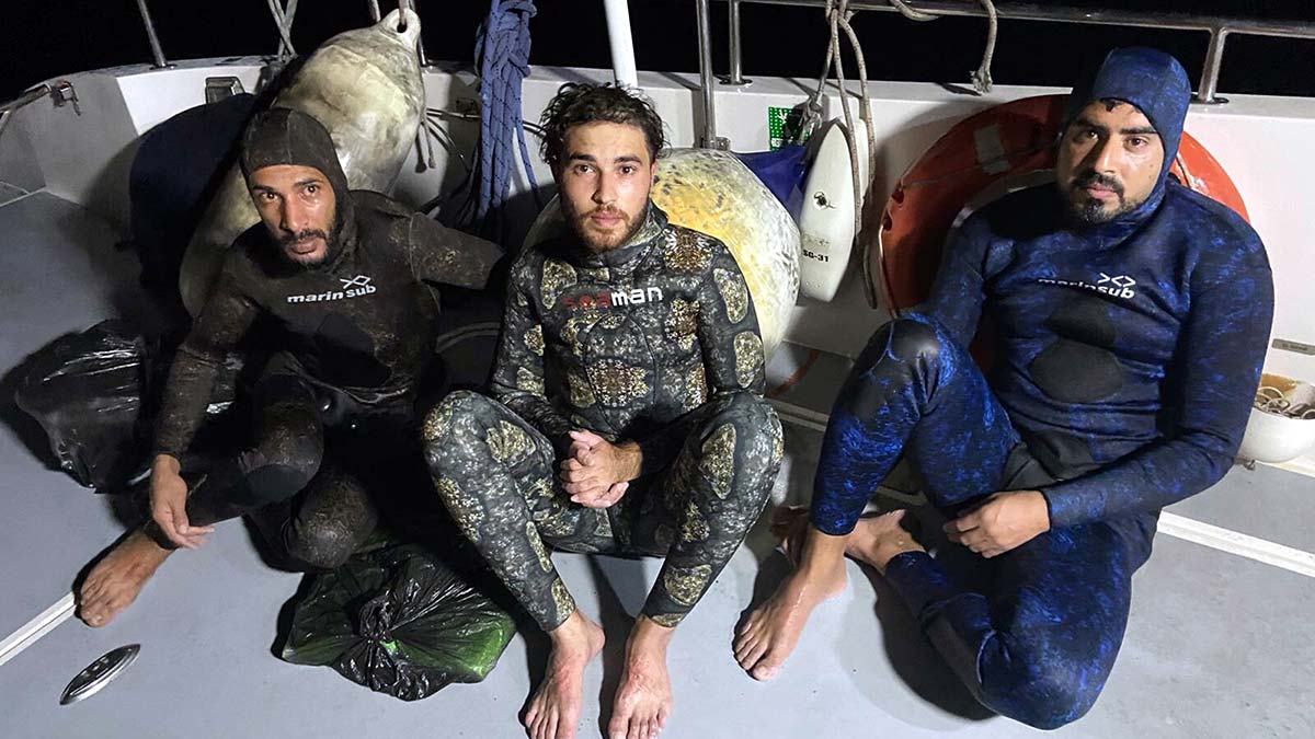 Dalgıç kıyafetli kaçak göçmenler yakalandı