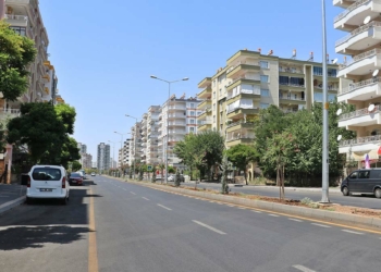 Diyarbakır'da sıcaklar nedeniyle caddeler boşaldı