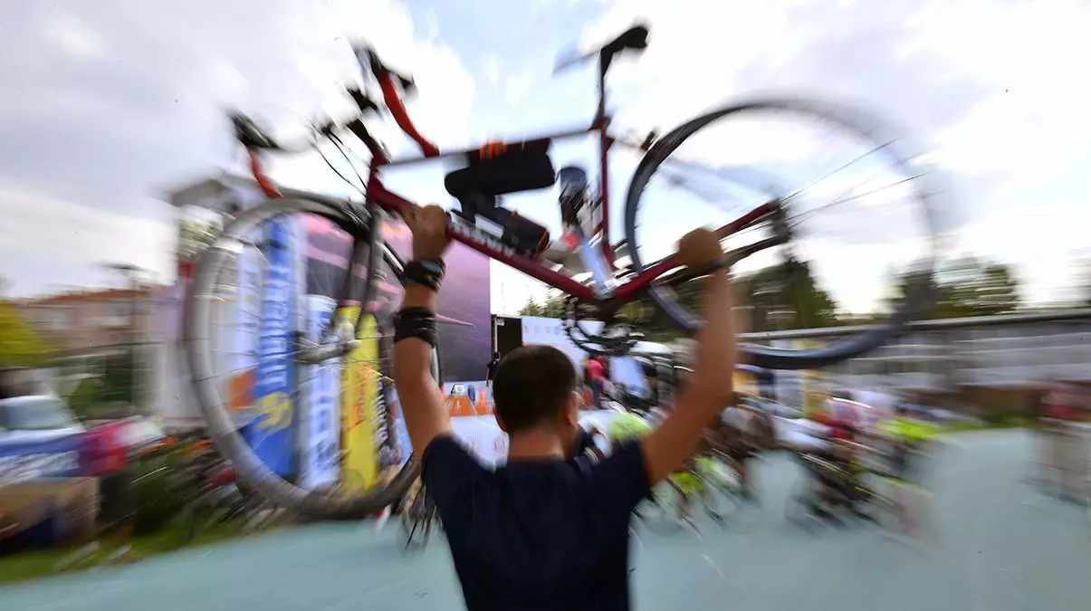 İstanbul, i̇zmir, bursa, antalya gibi çok sayıda şehirde bisiklet tutkunlarını buluşturan ve ankara’da ilk kez düzenlenen ‘granfondo bisiklet yarışına’ lojistik destek sağladı.