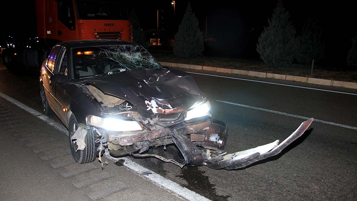 Elektrikli bisiklet ile otomobil çarpıştı: Anne-oğul öldü