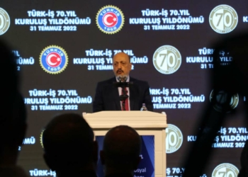 Emekçilerimizi sermayenin baskısına ezdirmeyeceğiz