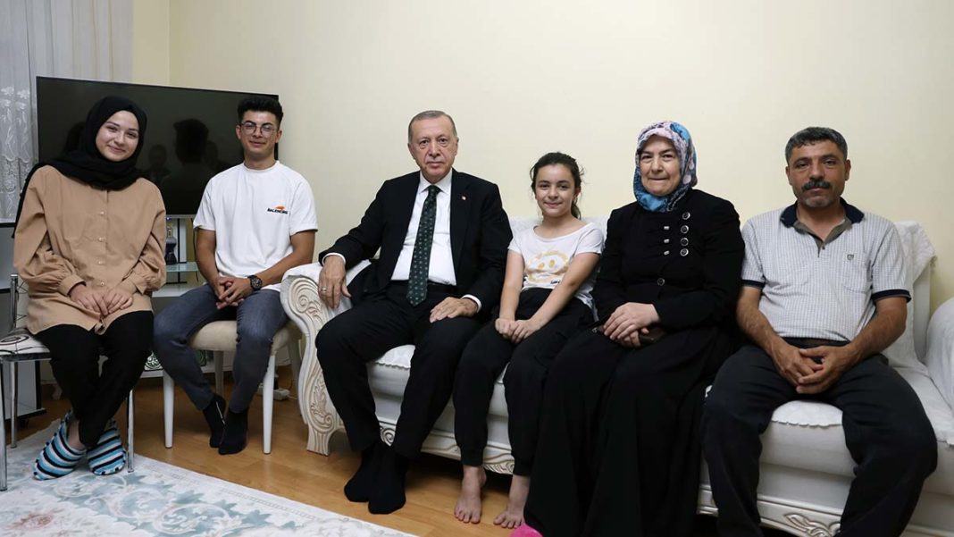 Erdoğan, Çaşmaz ailesinin evine misafir oldu