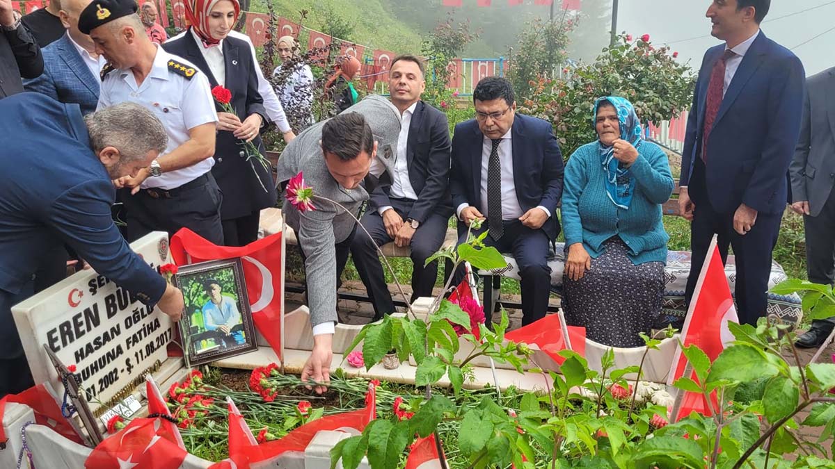 Eren Bülbül kabri başında anıldı