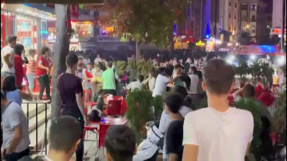 Esenyurt'ta Ceza konserinde kavga 