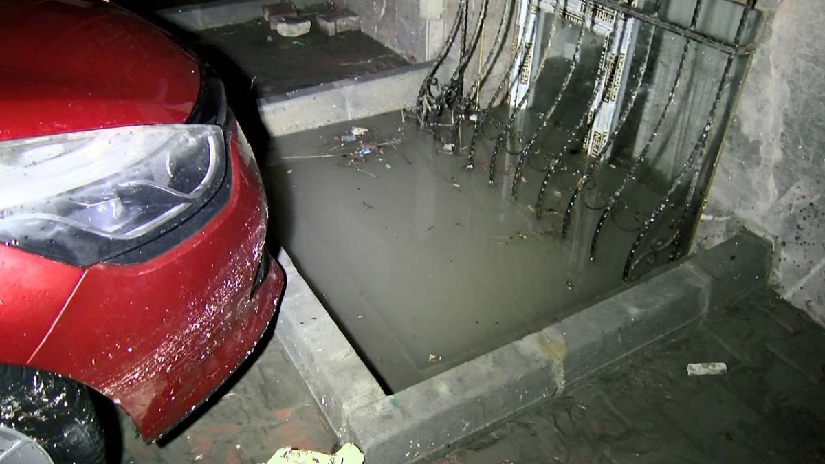 Esenyurt'ta aniden bastıran yağmur etkili oldu