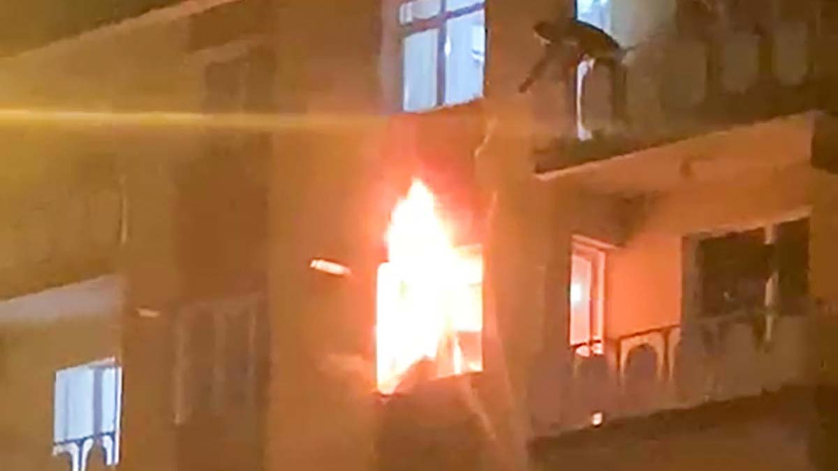 Eşi terk edince evini ateşe verdi