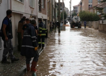 Eskişehir'de sağanak yağış etkili oldu