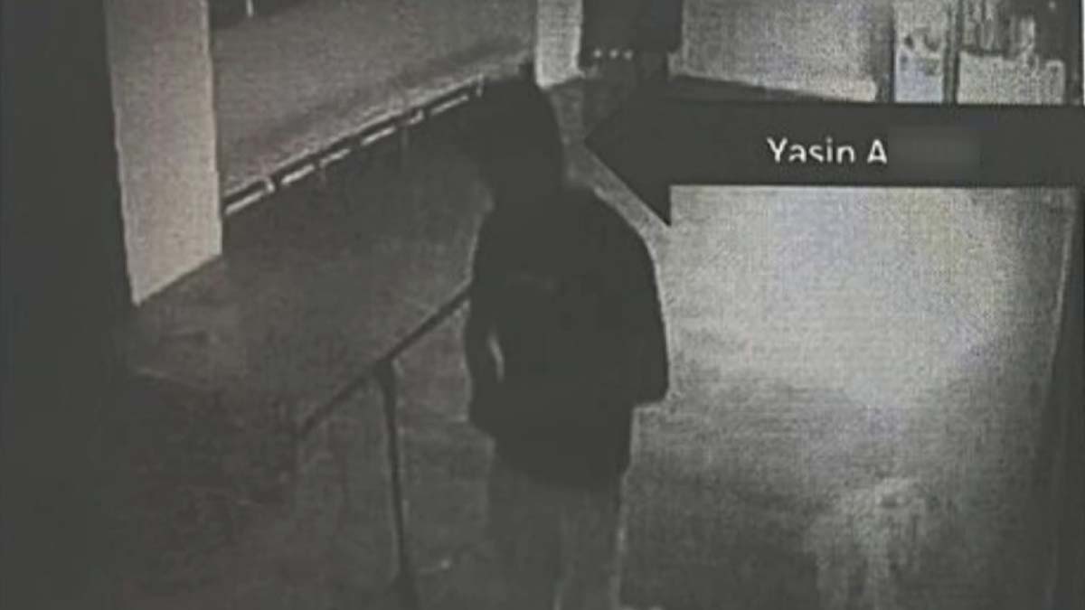 Eve giren hırsız uyuyan kadını öptü, sonra çaldı