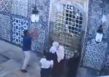 Eyüp Sultan Türbesi'ndeki saldırı kamerada