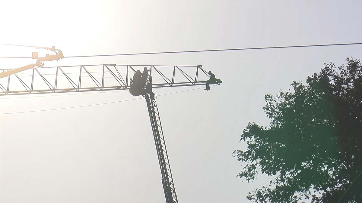 Fatih'te intihar girişimi; Tramvay seferleri durdu