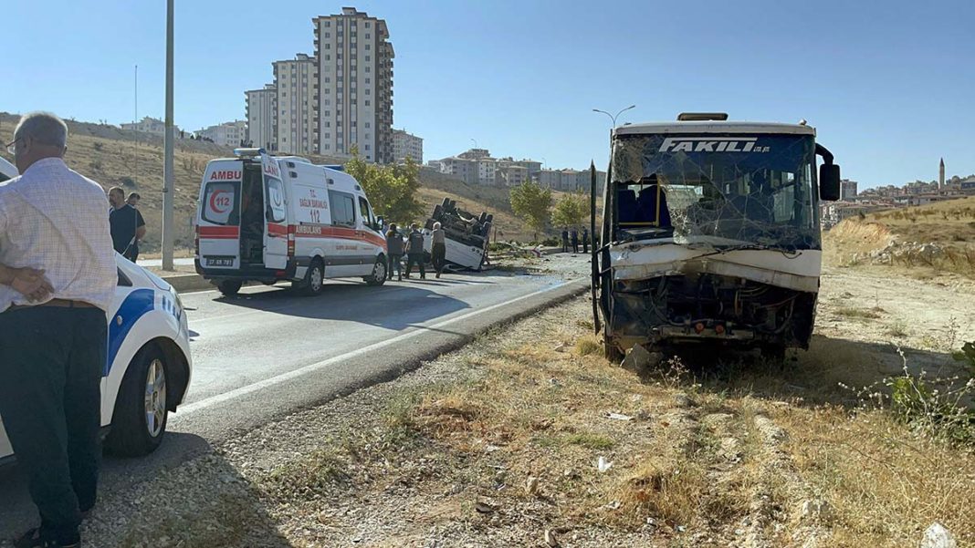 Gaziantep'te işçi servisleri çarpıştı: 22 yaralı