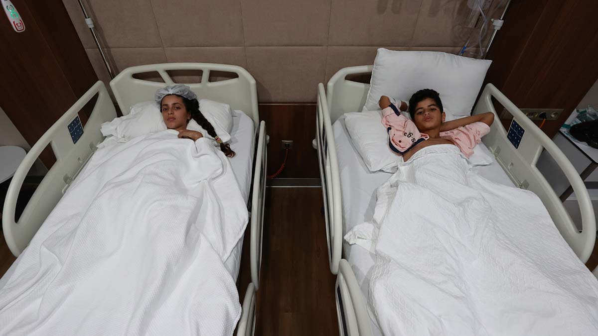 Gazze'de yaralanan Filistinli kardeşler Ankara'da