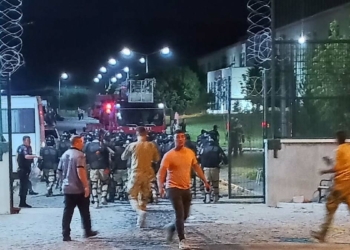 Geri Gönderme Merkezi'nde yangın çıkardılar