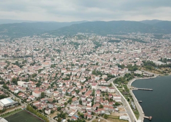 Gölcük'te yıkılması gereken ağır hasarlı bina yok