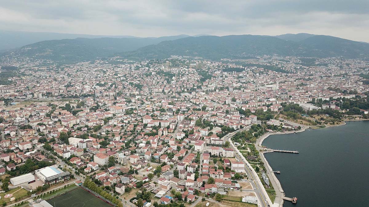 Gölcük'te yıkılması gereken ağır hasarlı bina yok