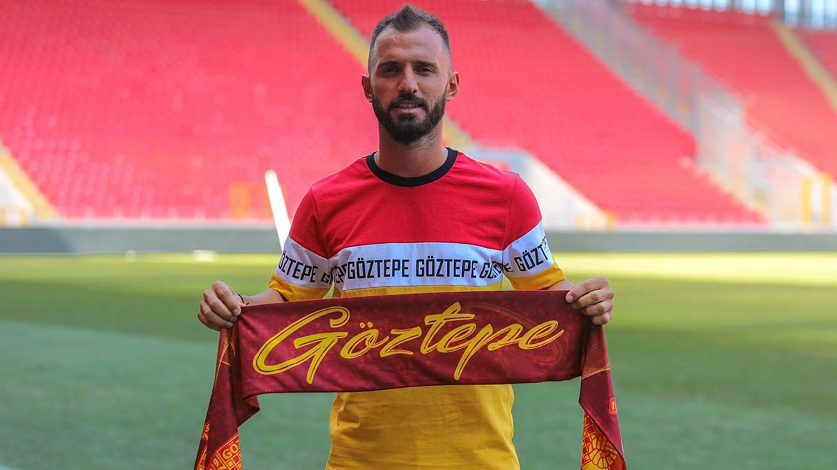 Göztepe Emre Çolak'ı resmen transfer etti