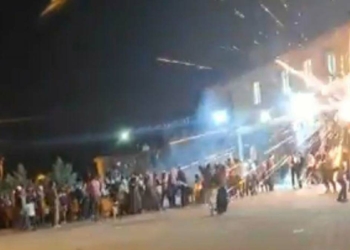 Havai fişek düğüne gelenlerin üzerinde patladı
