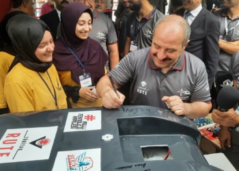 'Hyperloop teknolojisinde gençlere inanıyoruz'