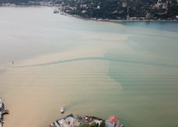 İstanbul Boğazı çamura bulandı