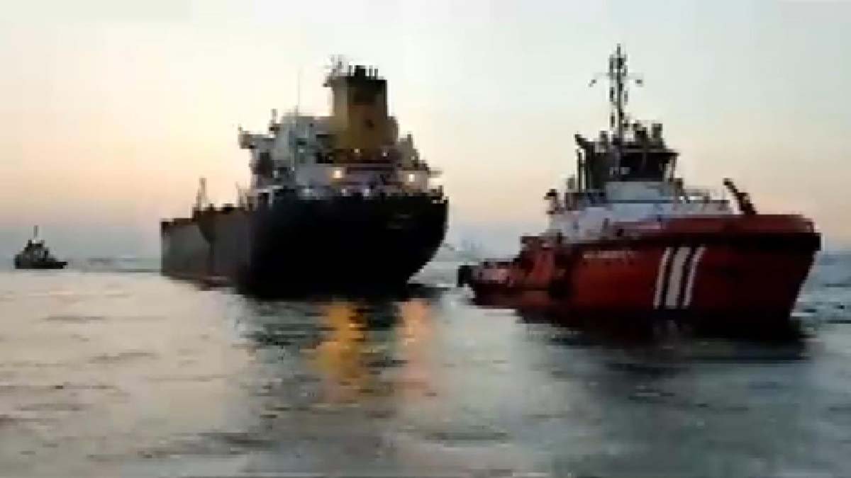 İstanbul Boğazı'nda arıza yapan tanker kurtarıldı