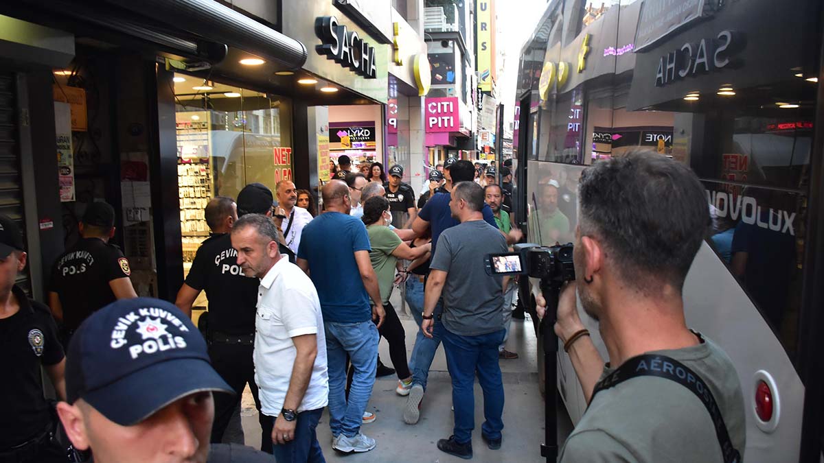 İzmir'de terörist anmasına 20 gözaltı