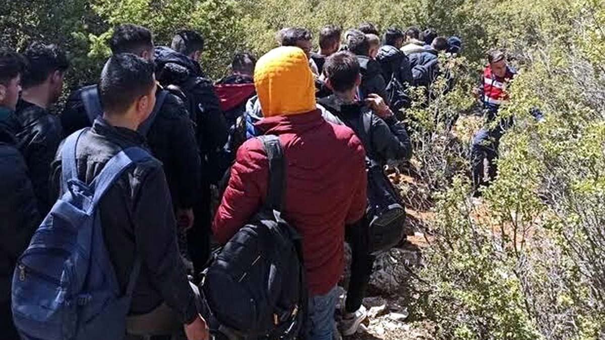 İzmir'de 'yasa dışı geçiş' operasyonları